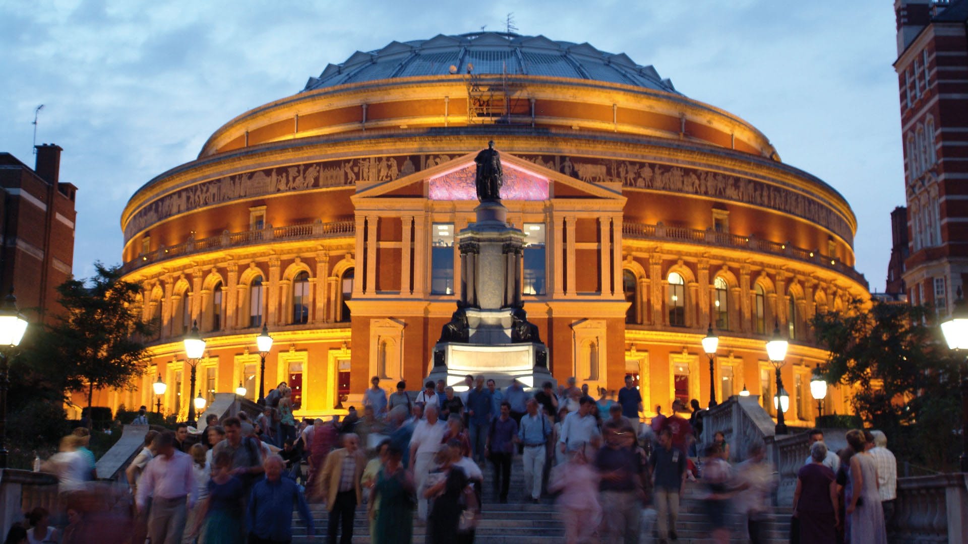A photo of the Royal Albert Hall from Hyde Park.